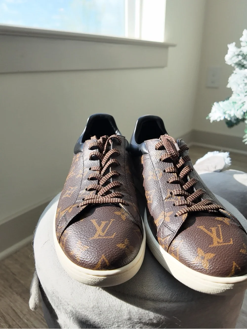 AUTHENTIC Luxembourg Men Sneakers EU 7.5 US 8.5